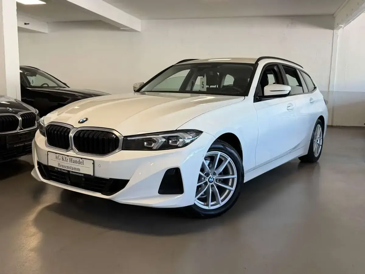 Gebraucht BMW 318 Shadowline 156 PS (114 kW) 2023 Alpinweiß Kombi