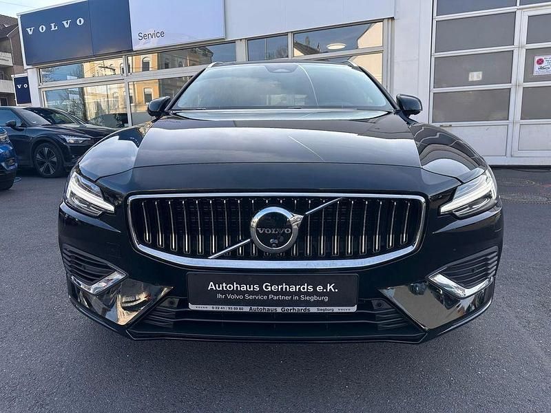 Gebraucht Volvo V60 398 PS (292 kW) 2025 Schwarz Kombi