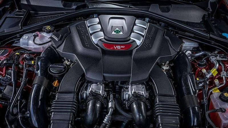 Schwarz Gebraucht 2022 Alfa Romeo Giulia Quadrifoglio Limousine | 65.000 € (Teuer) - Bild 1/4