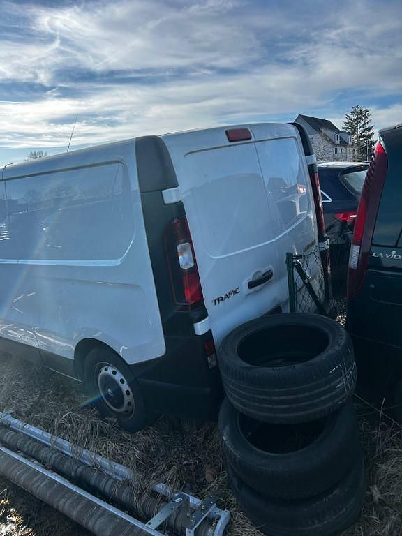 Gebraucht Renault Trafic 121 PS (88 kW) 2018 Weiß Van / Kleinbus