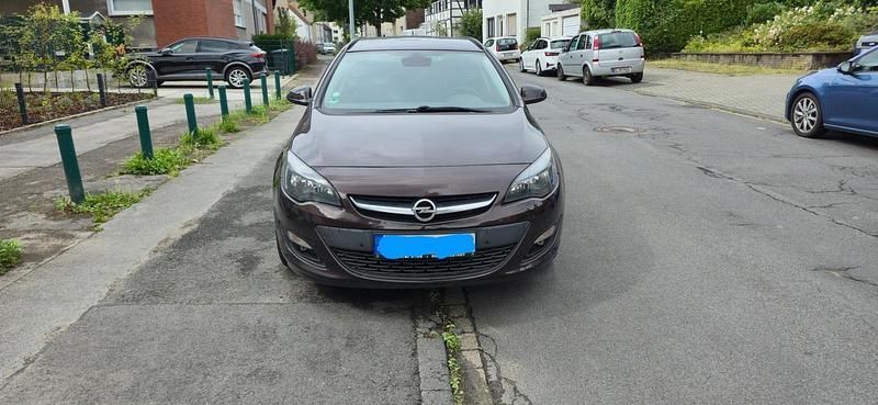 Braun Gebraucht 2015 Opel Astra Kombi | 5.950 € (Superpreis) - Bild 1/4