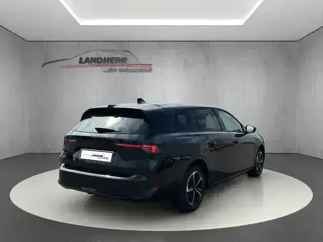 Używany Opel Astra 131 KM (96 kW) 2025 Czarny Hatchback