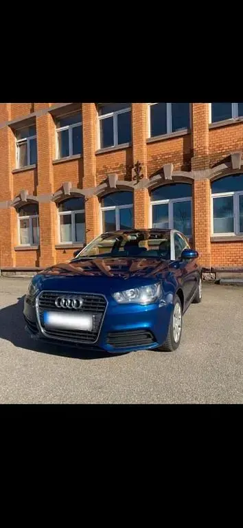 Używany Audi A1 Ambiente 86 KM (63 kW) 2011 Niebieski Hatchback