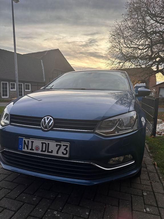 Blau Gebraucht 2015 VW Polo Comfortline Kleinwagen | 6.900 € (Fairer Preis) - Bild 1/4