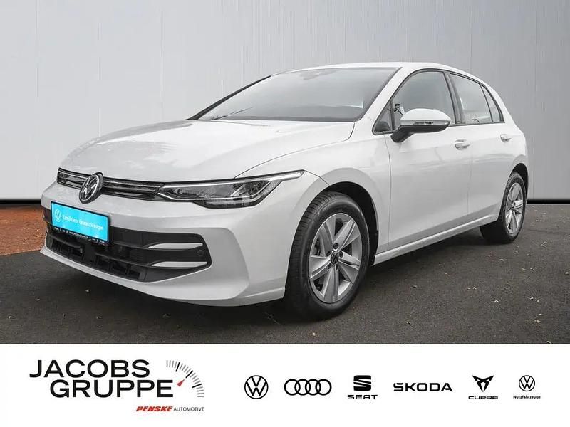 Weiß Gebraucht 2025 VW Golf VIII Life Limousine | 25.930 € (Guter Preis) - Bild 1/4