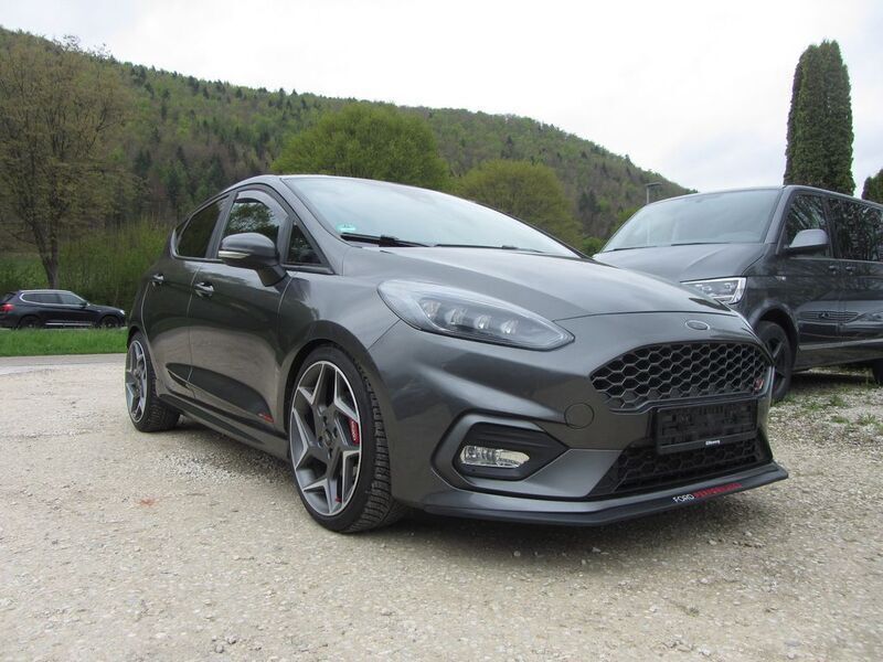 Grau Gebraucht 2019 Ford Fiesta ST Kleinwagen | 17.900 € (Etwas zu teuer) - Bild 1/4