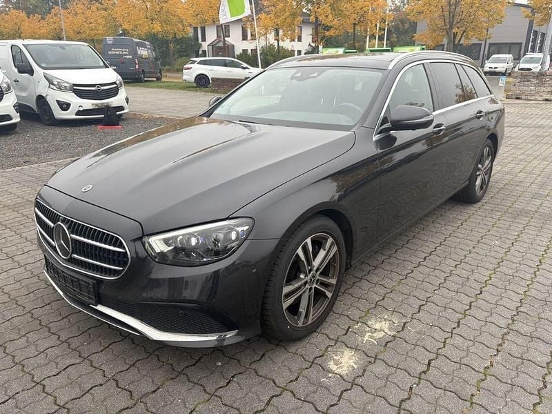 Grau Gebraucht 2021 Mercedes E220 Kombi | 22.990 € (Superpreis) - Bild 1/4