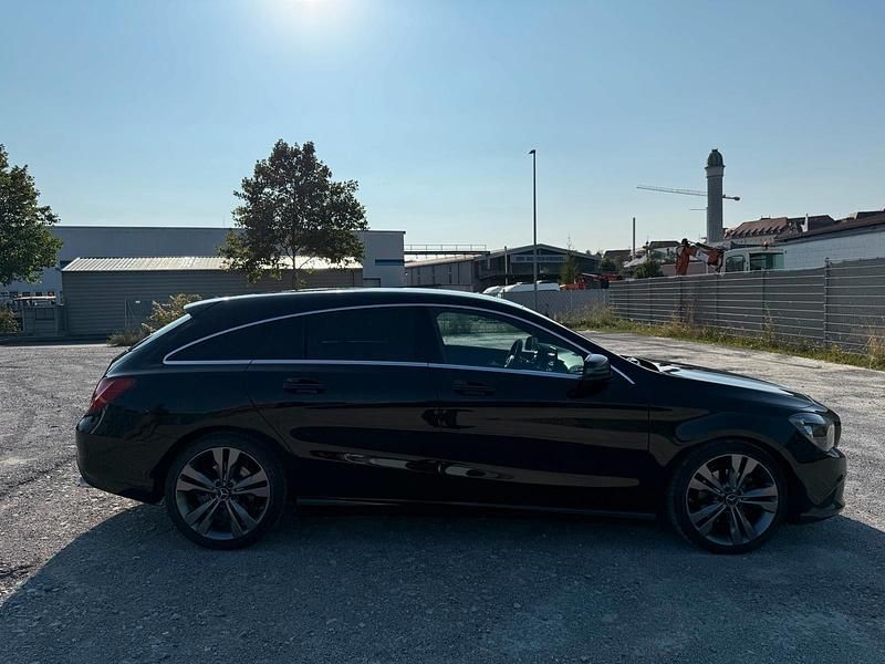 Gebraucht Mercedes CLA220 177 PS (130 kW) 2016 Schwarz Limousine