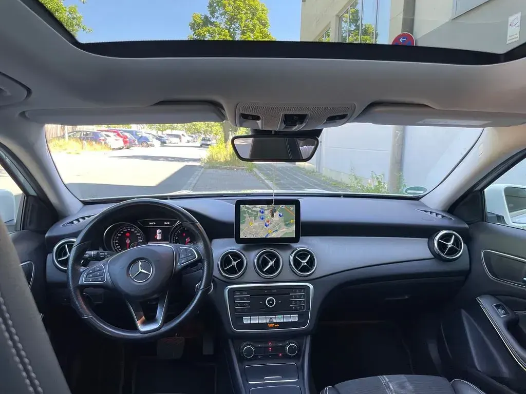 Gebraucht Mercedes GLA250 211 PS (155 kW) 2020 Weiß SUV