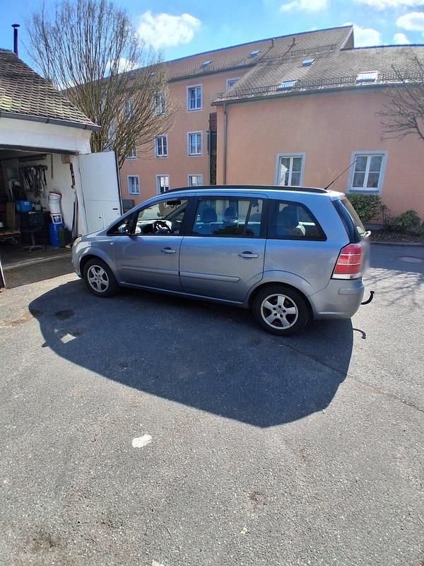 Gebraucht Opel Zafira 105 PS (77 kW) 2005 Silber Van / Kleinbus