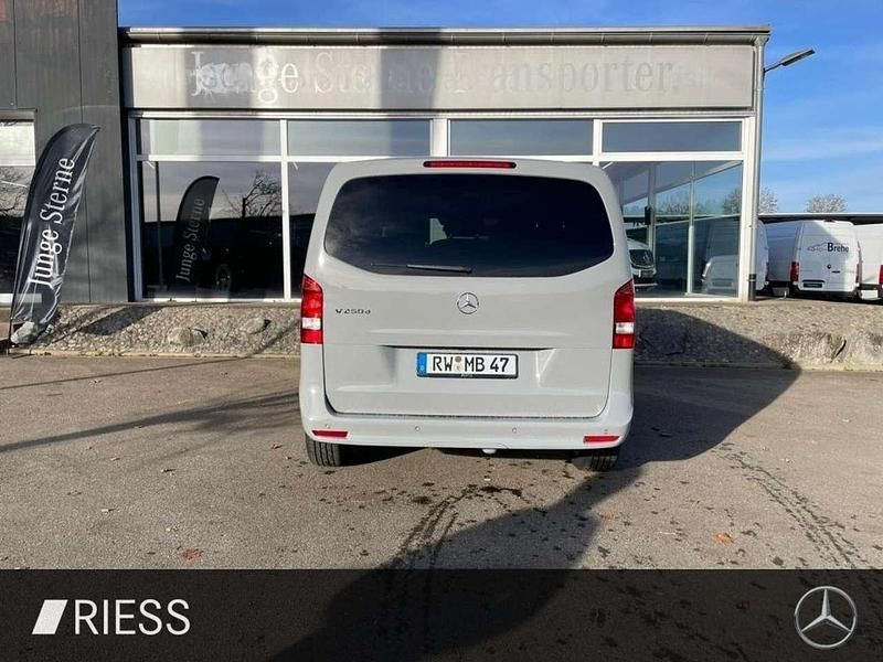 Gebraucht Mercedes V250 190 PS (139 kW) 2025 Alpingrau Van / Kleinbus