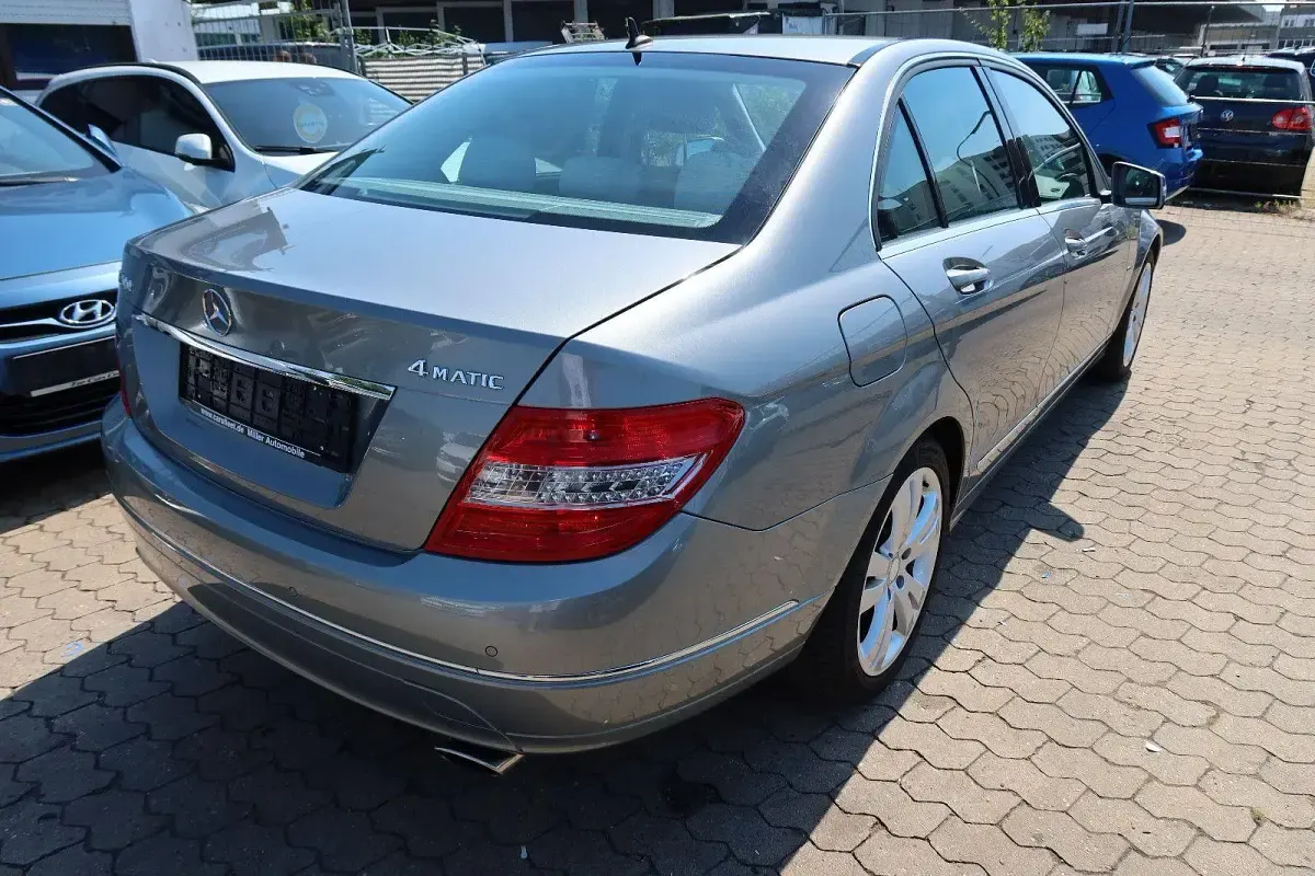 Gebraucht Mercedes C300 231 PS (169 kW) 2009 Silber Limousine