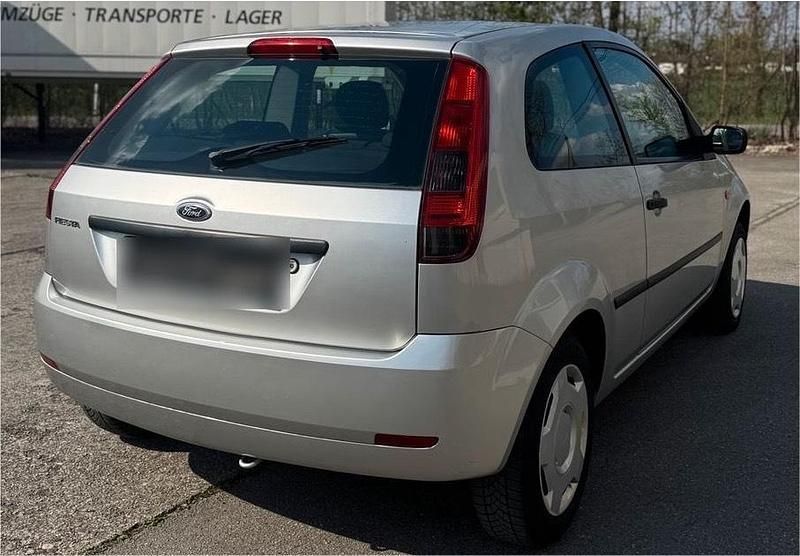 Gebraucht Ford Fiesta 60 PS (44 kW) 2005 Silber Kleinwagen