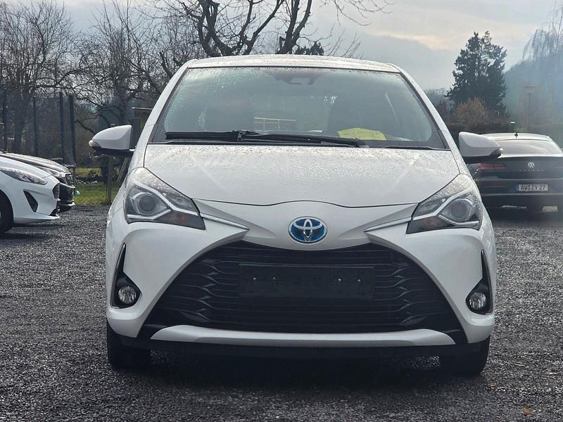 Gebraucht Toyota Yaris Hybrid Team 75 PS (55 kW) 2018 Weiß Kleinwagen