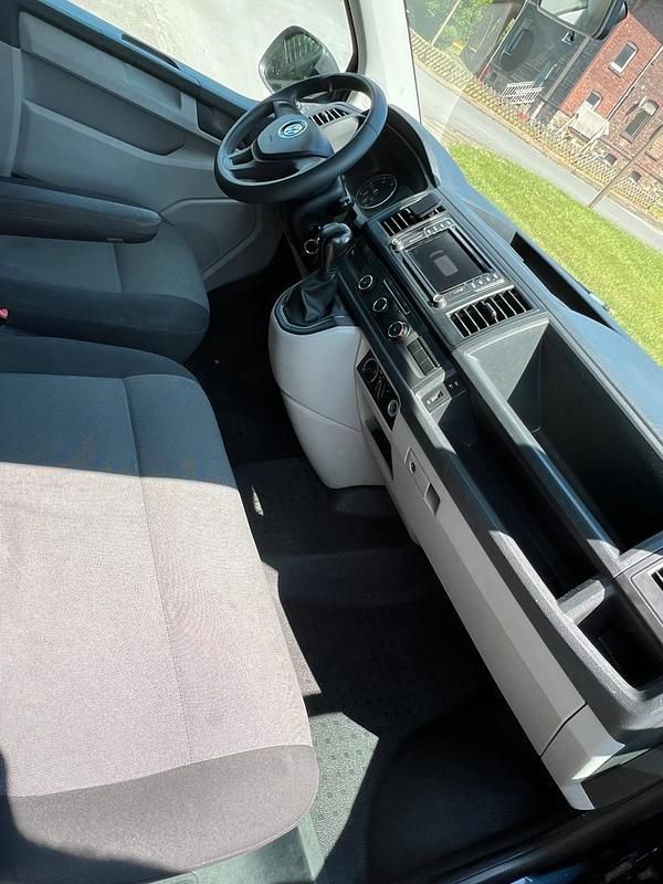 Grau Gebraucht 2018 VW T6 Van | 17.800 € - Bild 1/4