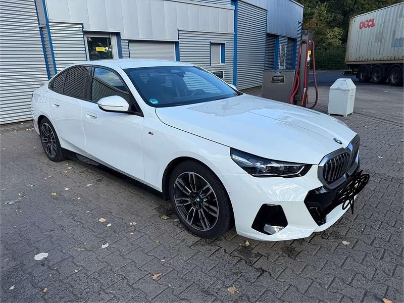 Gebraucht 2024 BMW 520 Limousine | 57.500 € (Teuer) - Bild 1/4