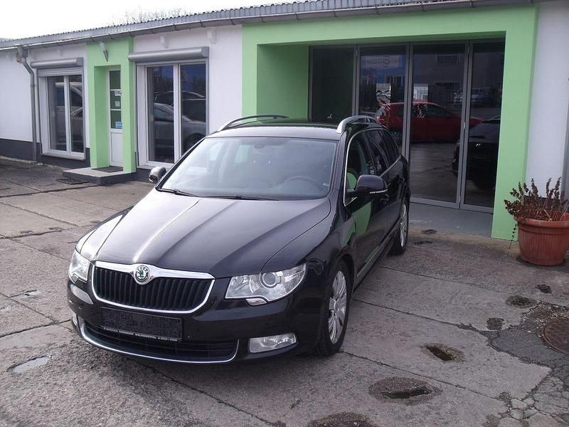 Gebraucht Skoda Superb Elegance 170 PS (125 kW) 2012 Schwarz Kombi