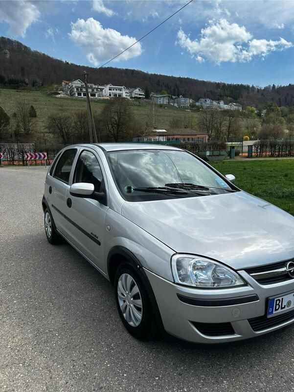 Grau Gebraucht 2001 Opel Corsa Kleinwagen | 1.950 € (Etwas zu teuer) - Bild 1/4