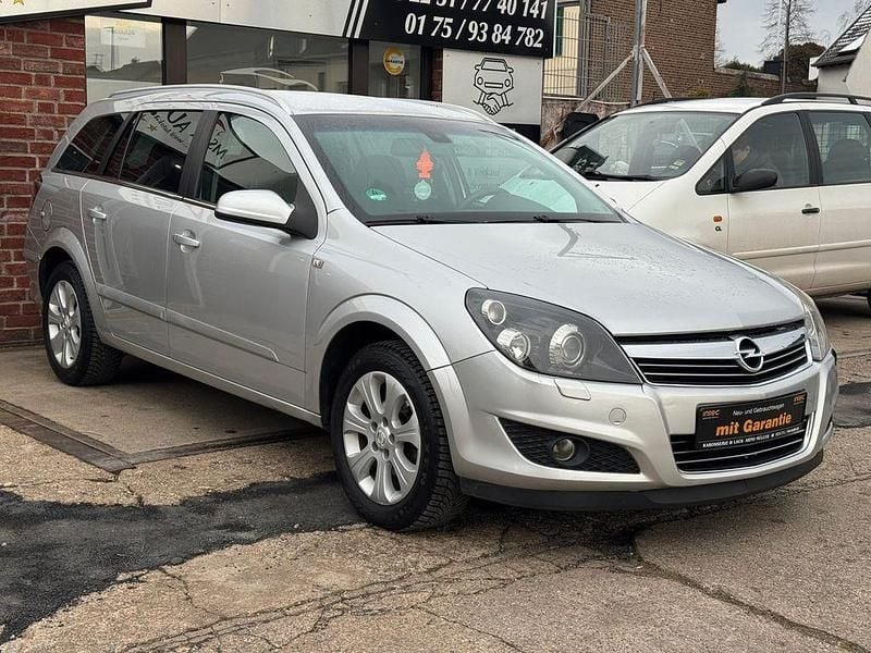 Silber Gebraucht 2008 Opel Astra Innovation Limousine | 2.999 € (Etwas zu teuer) - Bild 1/4