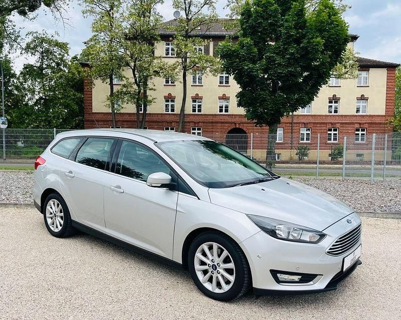 Silber Gebraucht 2016 Ford Focus Titanium Limousine | 6.500 € (Fairer Preis) - Bild 1/4