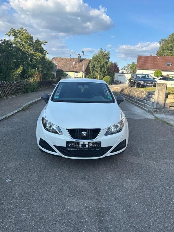 Weiß Gebraucht 2011 Seat Ibiza Limousine | 2.500 € (Guter Preis) - Bild 1/4