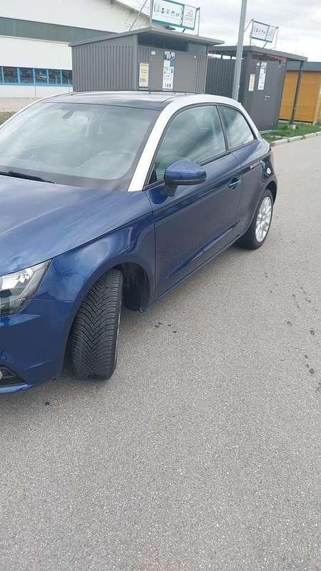 Gebraucht Audi A1 Attraction 86 PS (63 kW) 2014 Blau Kleinwagen
