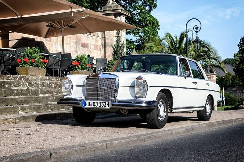 Gebraucht Mercedes S250 150 PS (110 kW) 1966 Weiß Limousine