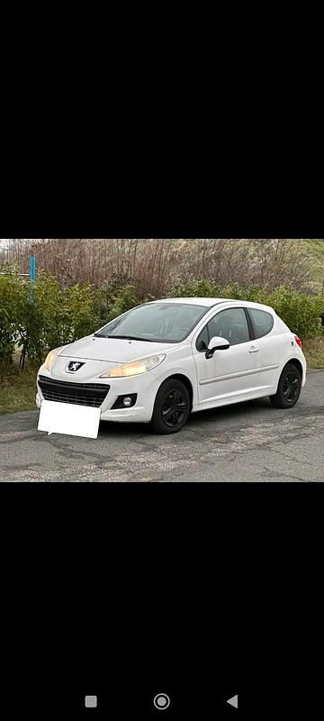 Weiß Gebraucht 2011 Peugeot 207 Kleinwagen | 2.650 € (Superpreis) - Bild 1/4