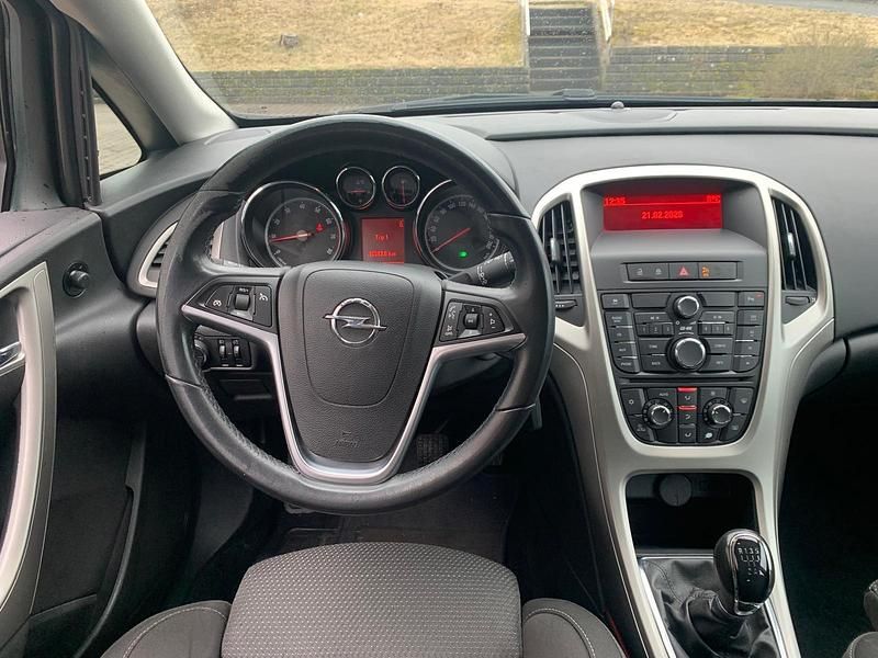 Gebraucht Opel Astra 116 PS (85 kW) 2010 Schwarz Limousine