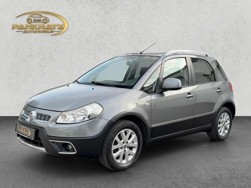 Grau Gebraucht 2012 Fiat Sedici Emotion SUV | 4.999 € (Fairer Preis) - Bild 1/4