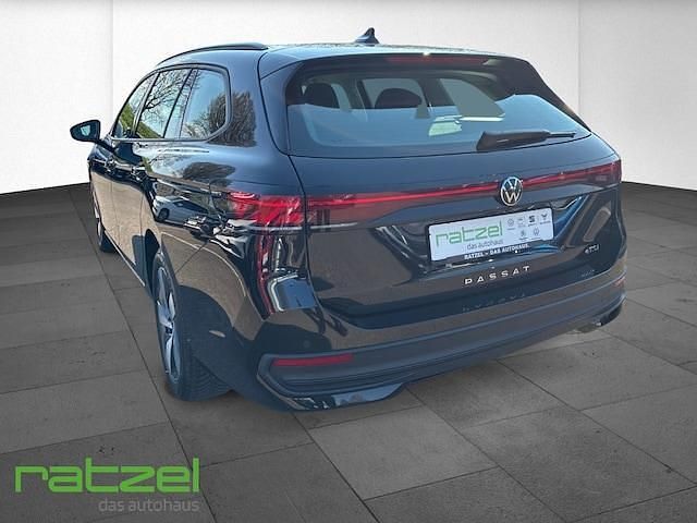 Gebraucht VW Passat Basis 150 PS (110 kW) 2025 Schwarz Kombi