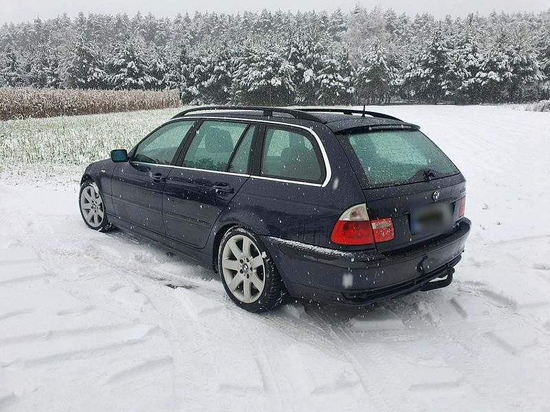 Gebraucht BMW 330 204 PS (150 kW) 2004 Blau Kombi