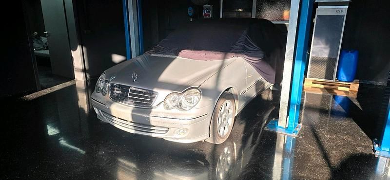Gebraucht Mercedes C180 143 PS (105 kW) 2005 Silber Limousine