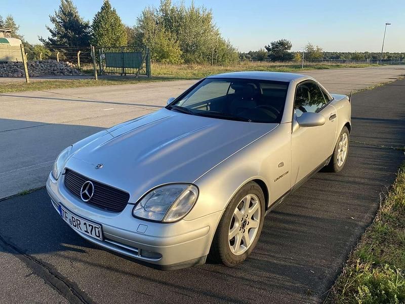 Gebraucht Mercedes SLK230 193 PS (141 kW) 1998 Silber Cabrio