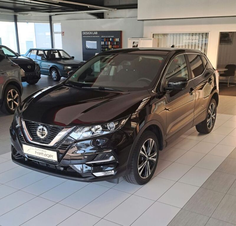 Schwarz Gebraucht 2018 Nissan Qashqai N-Connecta SUV | 14.990 € (Guter Preis) - Bild 1/4