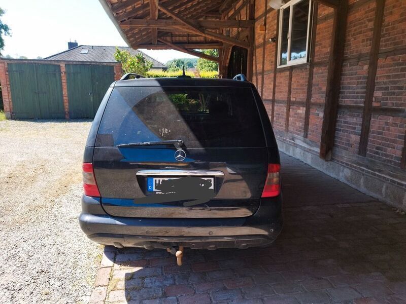 Schwarz Gebraucht 2005 Mercedes ML270 Edition SUV | 2.400 € (Guter Preis) - Bild 1/4