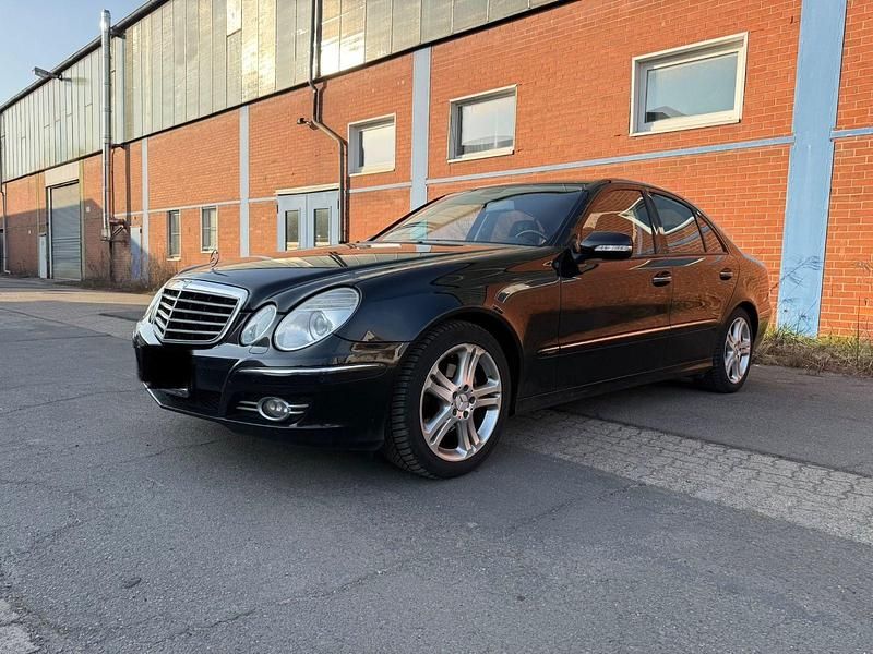 Gebraucht Mercedes E320 Avantgarde 224 PS (164 kW) 2008 Schwarz Limousine