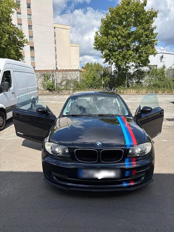 Gebraucht BMW 2000 120 PS (88 kW) 2009 Schwarz Limousine