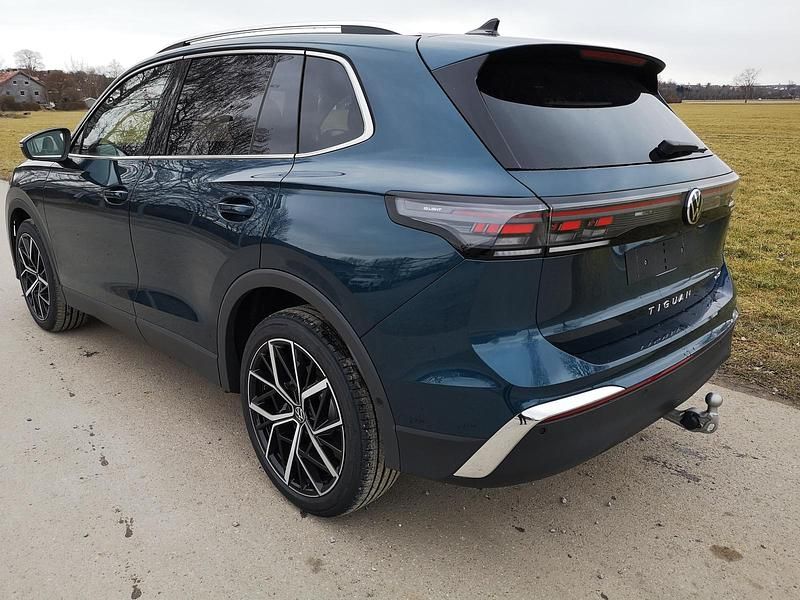 Neu VW Tiguan Elegance 150 PS (110 kW) 2026 Nightshade blue metallic SUV