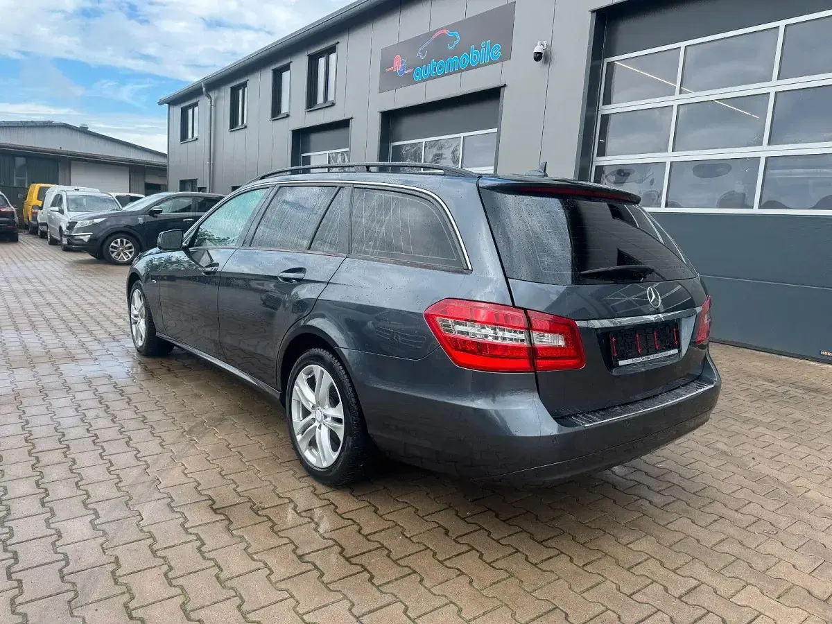 Gebraucht Mercedes E200 136 PS (100 kW) 2011 Grau Kombi