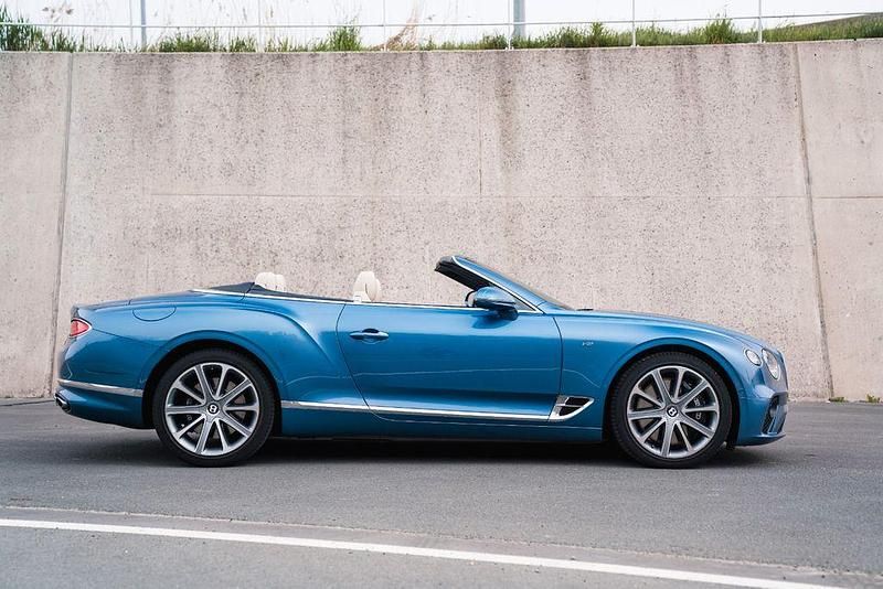Gebraucht Bentley Continental GT Convertible 551 PS (405 kW) 2021 Blau Cabrio