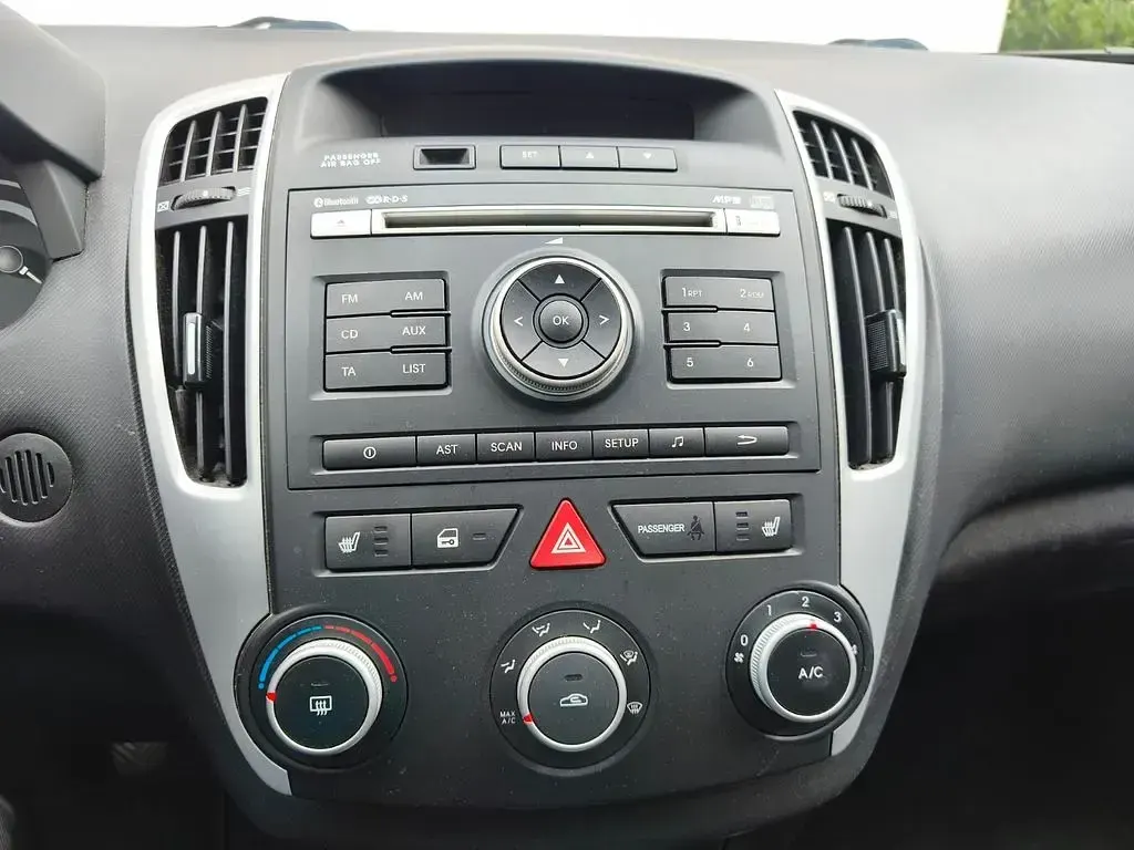 Gebraucht Kia Ceed Edition 7 90 PS (66 kW) 2011 Grau Kleinwagen