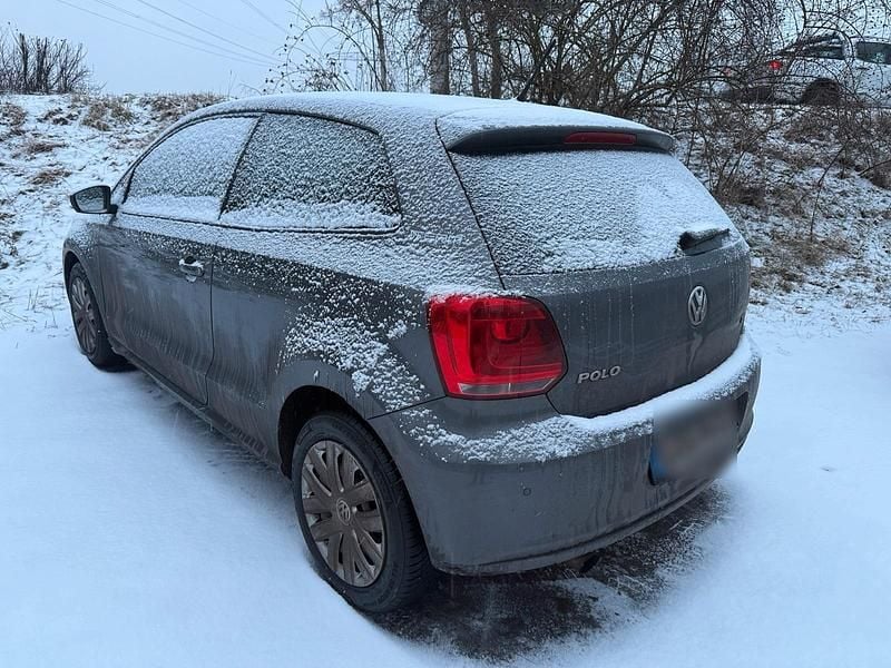 Grau Gebraucht 2010 VW Polo Kleinwagen | 3.290 € (Fairer Preis) - Bild 1/4