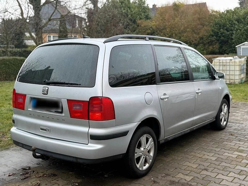 Silber Gebraucht 2008 Seat Alhambra Van / Kleinbus | 2.000 € (Guter Preis) - Bild 1/4