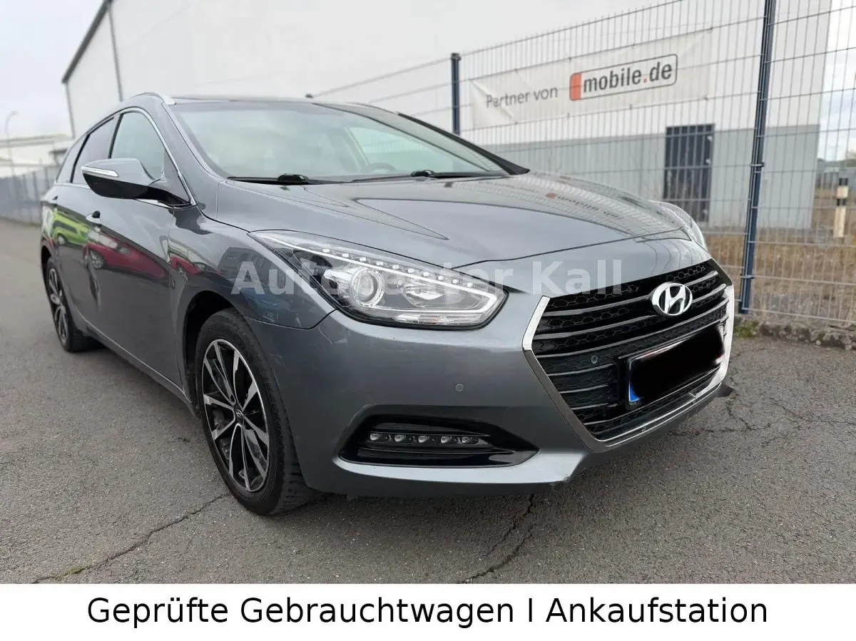 Gebraucht Hyundai i40 Style 141 PS (103 kW) 2018 Grau Kombi