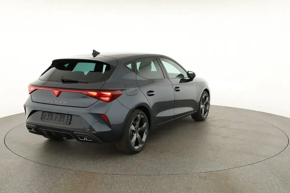 Nowe Cupra Leon 150 KM (110 kW) 2026 Szary