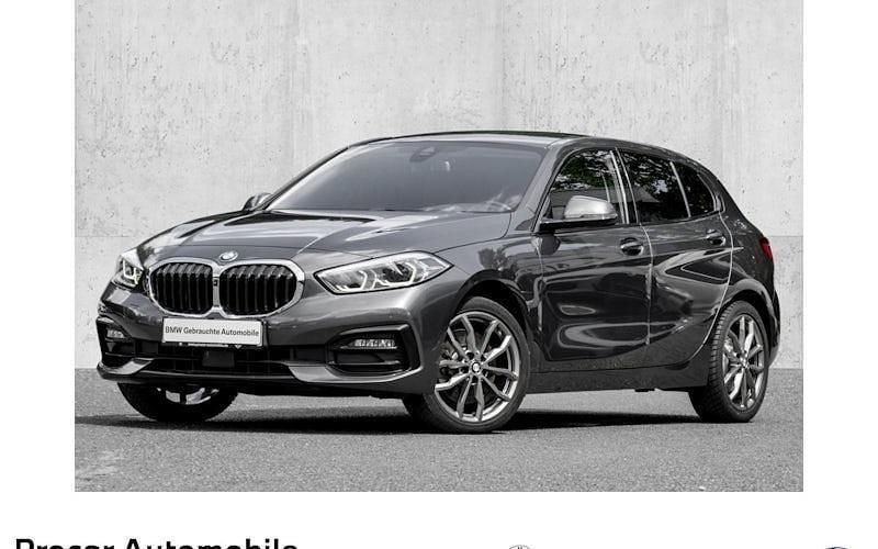 Grau Gebraucht 2020 BMW 120 Sport Line Kleinwagen | 25.490 € (Fairer Preis) - Bild 1/4