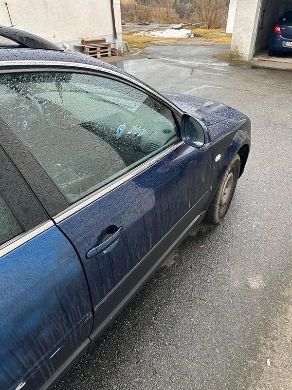 Gebraucht VW Passat 100 PS (73 kW) 2004 Blau Kombi