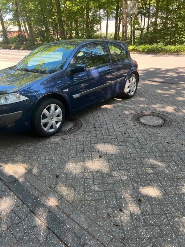 Blau Gebraucht 2006 Renault Mégane II Limousine | 1.550 € (Fairer Preis) - Bild 1/4