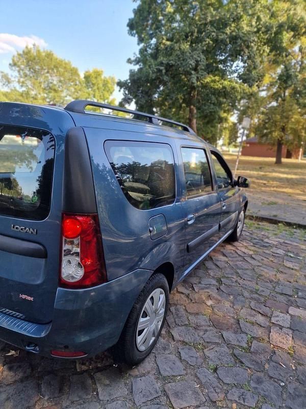 Blau Gebraucht 2011 Dacia Logan MCV Lauréate Kombi | 3.100 € (Guter Preis) - Bild 1/4